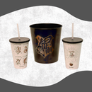 Kit Porta Pipoca Harry Potter Hogwarts com Almofada, 2 Copos, Balde 4,2L e Brinde Exclusivo