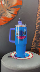 Copo Térmico Stitch 1,15L – Aço Inox com Canudo, Pingente e Tampa + Brinde Exclusivo